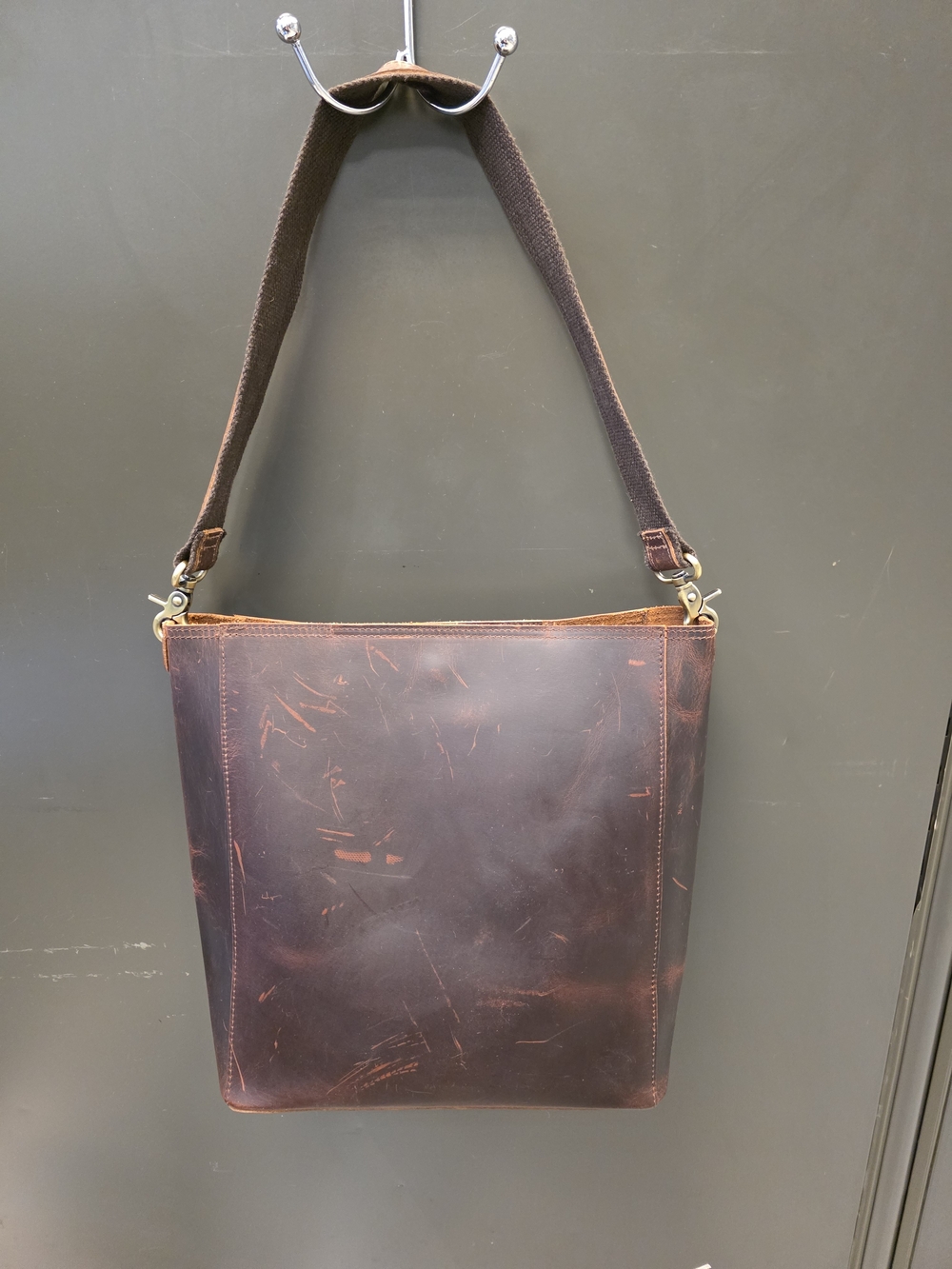 Classic Brown Leather Crossbody Tote - Unbranded - Picture 2 of 6
